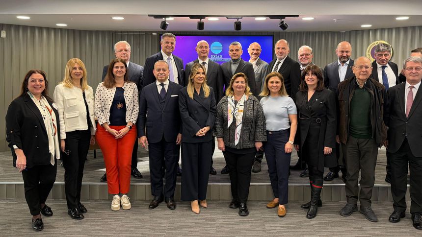 'Küresel belirsizliğe karşı reçete: güven, teknoloji ve ortak akıl'