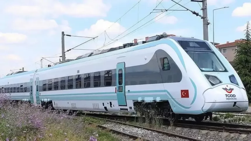 'Milli Elektrikli Tren setleri Uzunköprü-Halkalı parkurunda kullanılmaya başlanacak'