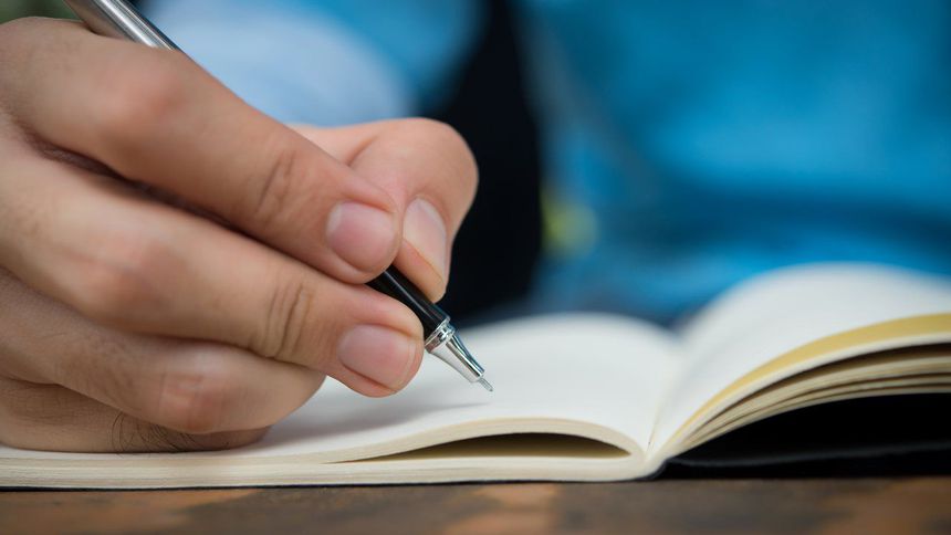 öğretmen yazarlara saygı duruşu