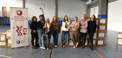 İAOSB Vakfı Kadınlar Kulübü’nden 800 çocuğa kışlık giysi desteği