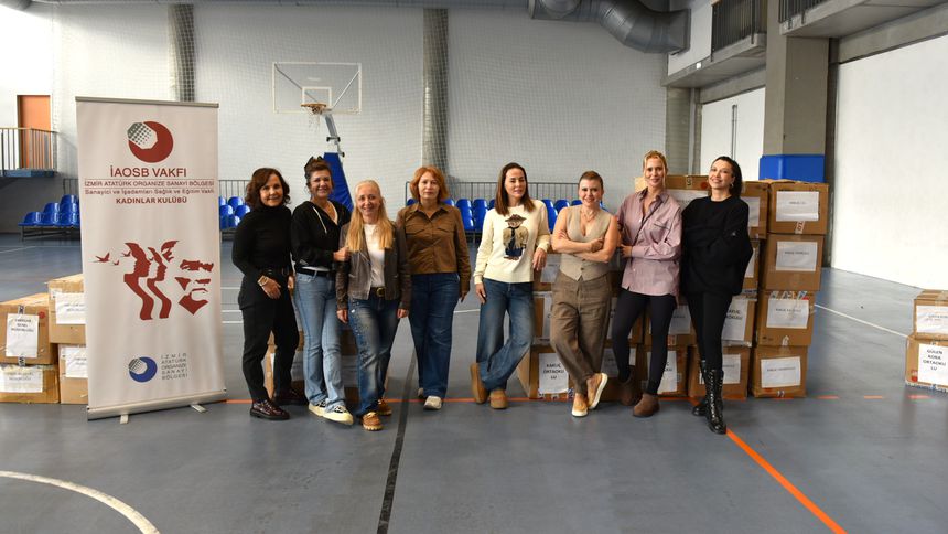 İAOSB Vakfı Kadınlar Kulübü’nden 800 çocuğa kışlık giysi desteği