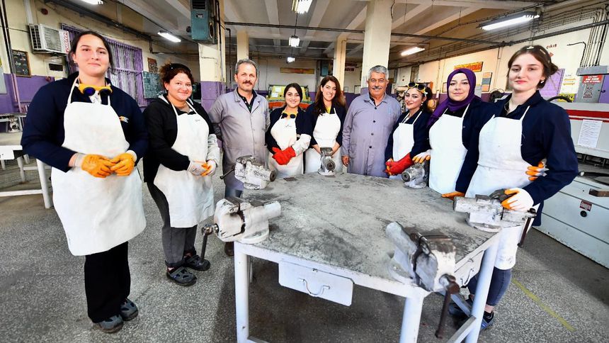 İzmir’de kadınlar ve gençler istihdamda daha fazla yer alacak