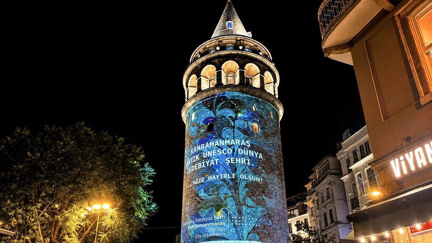Kahramanmaraş’ın 'edebiyat' ışığı Galata Kulesi’ne yansıdı