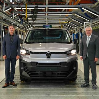 Citroën CEO’su Xavier Chardon, Tofaş Bursa Fabrikası’nı ziyaret etti
