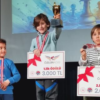 Özelsin Koleji Satranç Turnuvası’nda 128 öğrenci hamle yaptı