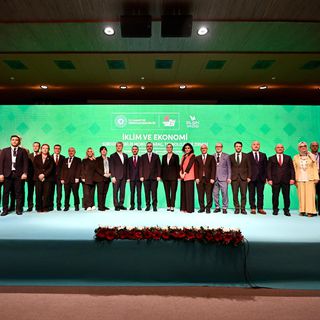 Bakan Kacır, İklim ve Ekonomi Sürdürülebilir Mobilite Araç ve Teknolojileri Zirvesi'ne katıldı.