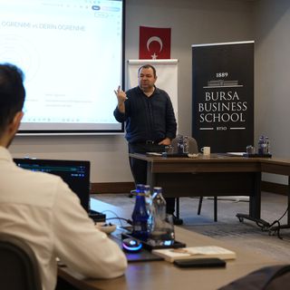 Bursa Business School'da yapay zekâ destekli e-ticaret konuşuldu