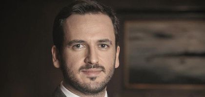 ION’u kurup aileden ayrı Riva’dan yola çıktı, ikinci adres olarak Londra’yı seçti