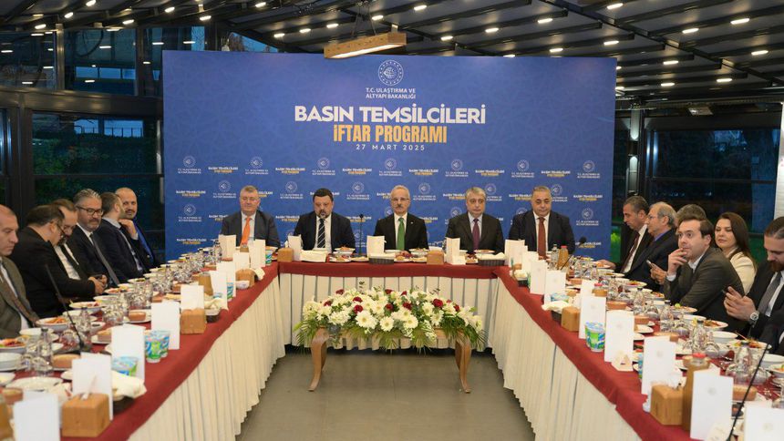 Bakan Uraloğlu: Şam-İstanbul seferleriyle Suriye'yi bütün dünyaya bağladık