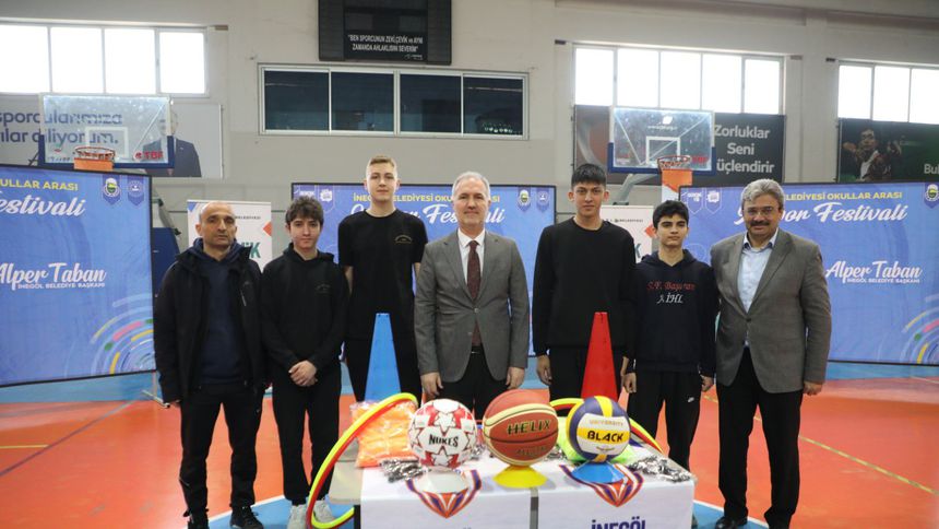 İnegöl Belediyesi’nden okullara spor malzemesi desteği