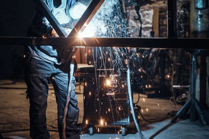 Bindiğin dalı kesmek: Sanayisizleşme