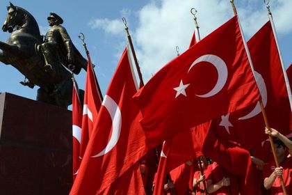 Bu 19 Mayıs sabahında geleceği nasıl inşa edeceğimizi düşünelim