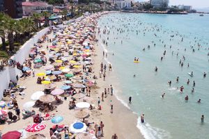 2. çeyrekte turizm geliri yüzde 8,4, gideri yüzde 41,1 arttı