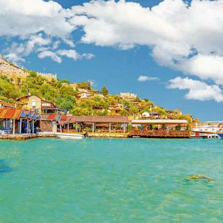 Turizmcilerin yüzü sonbaharda güldü