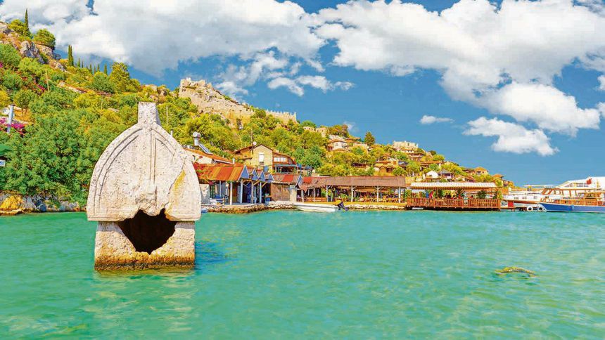 Turizmcilerin yüzü sonbaharda güldü