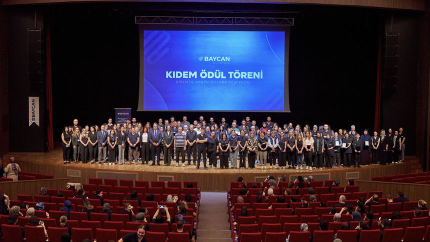 Baycan Elektrik'ten çalışanlarına kıdem plaketi