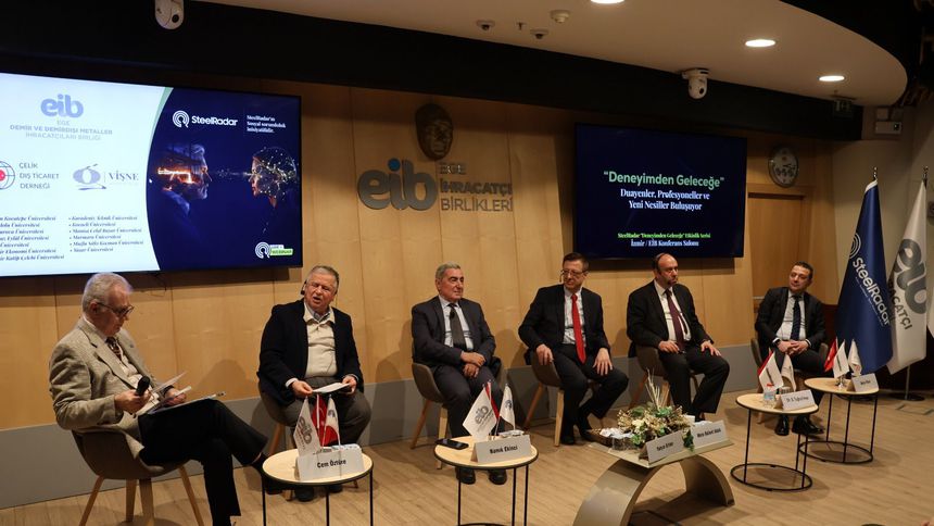 İzmir'de Deneyimden Geleceğe paneli yoğun katılım ile gerçekleşti