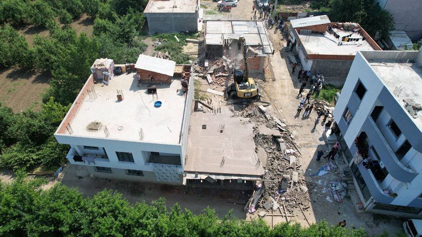 Yıldırım Belediyesi, son iki yılda 261 kaçak binayı yıktı