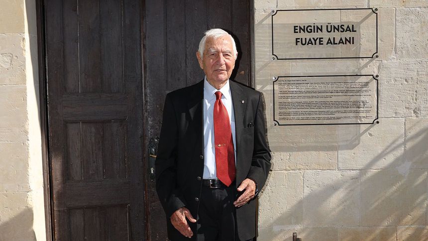 SEV, kurucu mütevellilerinden Dr. Engin Ünsal'ın  adını Tarsus Kampüsü'nde yaşatıyor
