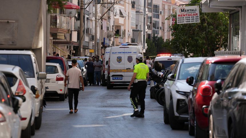 İzmir'de polis merkezine saldırı: 2 şehit, 2 yaralı