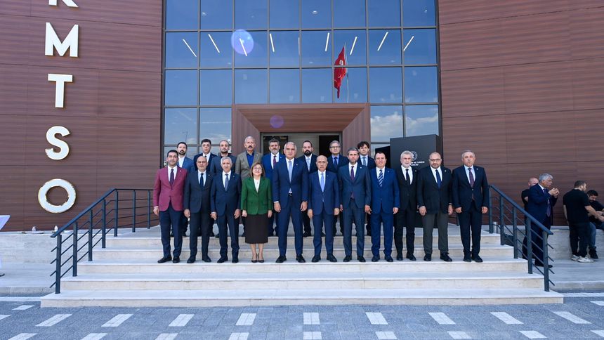 Bakan Ersoy, 11 ilin temsilcileriyle KMTSO'da bir araya geldi