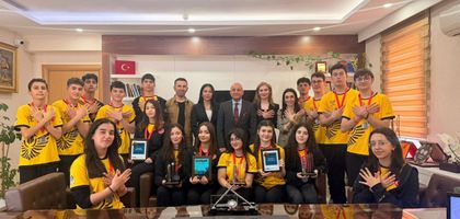 Liselilerin robotu ABD yolcusu