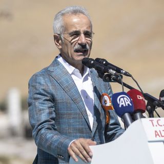 Bakan Uraloğlu duyurdu: TÜRASAŞ ilk yerli 6 akslı elektrikli lokomotifi üretecek
