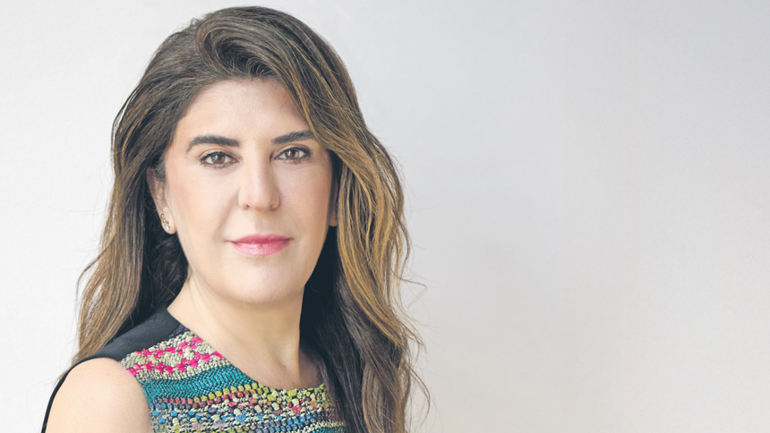 “hayatı ve insan olmayı sanat doğruluyor, iş yaşantıma zarafet içinde yaklaşmamı sağlıyor”