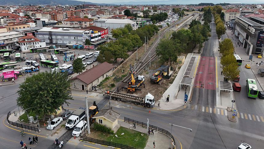 Sakarya şehir merkezine kadar gelen demir yolu yeraltına alınıyor
