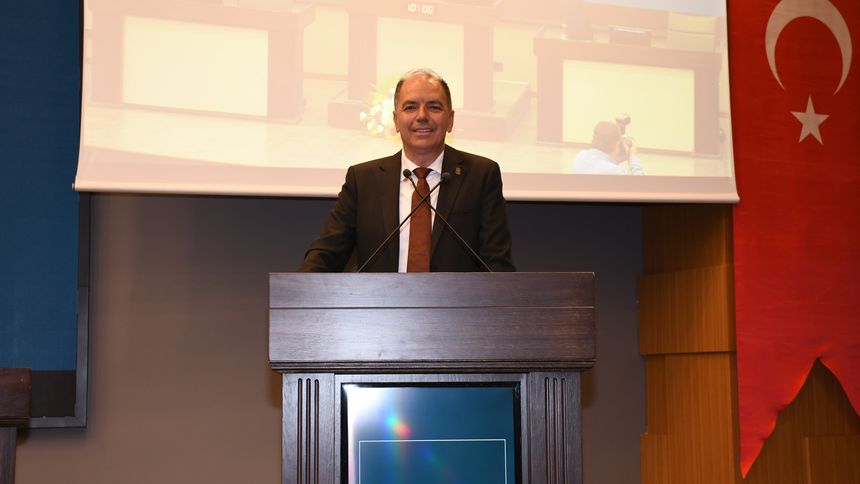 Bülent Uçak: Pamuk üreticisinin mutlu olmasını beklemek artık imkansız