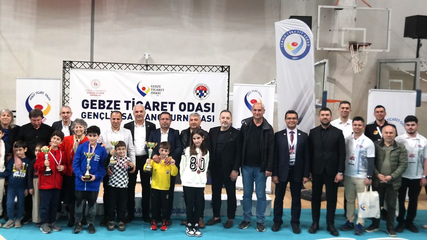 Gebze’de gençler satrançta buluştu