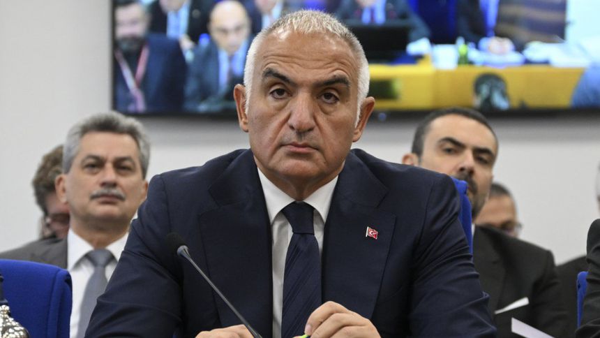 Bakan Ersoy: Turizm gelirimiz 50 milyar dolara yükseldi