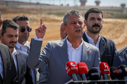 Özgür Özel'den Özlem Çerçioğlu açıklaması: 'Ya içeriye tıkıl ya AK Parti’ye katıl' formülü...