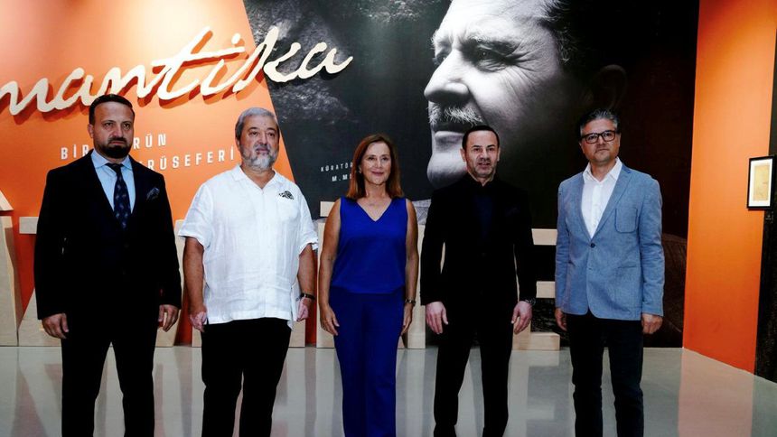 Nazım Hikmet’in Romantika’sından sevgiye, acıya, hasrete ve Türkiye’ye bakmak Nazım Hikmet’in Romantika’sından sevgiye, acıya, hasrete ve Türkiye’ye bakmak