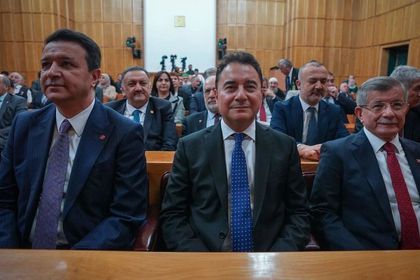 Yeni Yol Grubu iki hafta içinde iki kez gitti geldi!