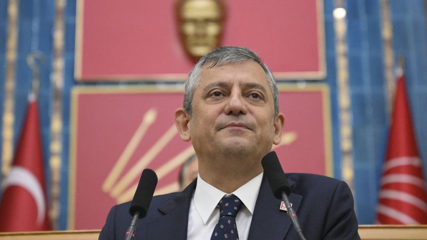 Özel'den “vakti gelmiş bir vedanın hüznüyle” CHP’ye veda Özel'den “vakti gelmiş bir vedanın hüznüyle” CHP’ye veda