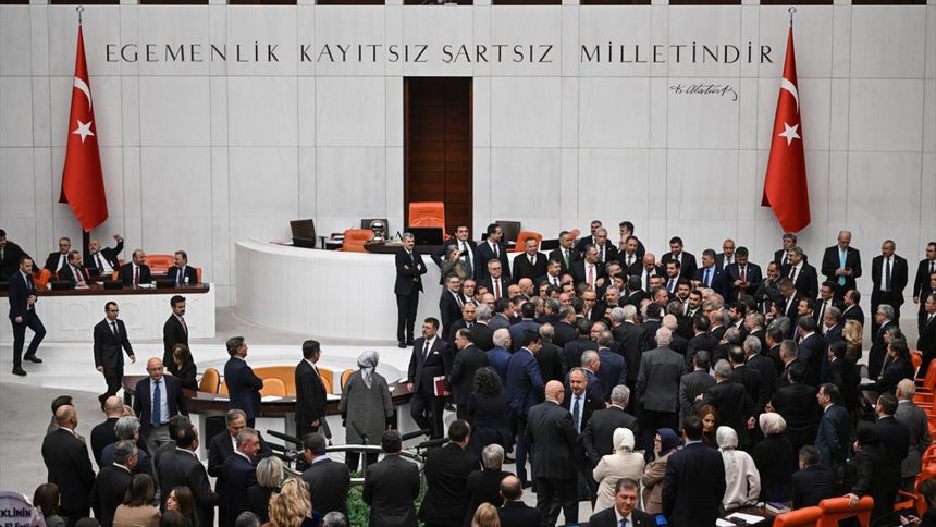 Emekli aylığını da içeren teklif Meclis'te kabul edildi