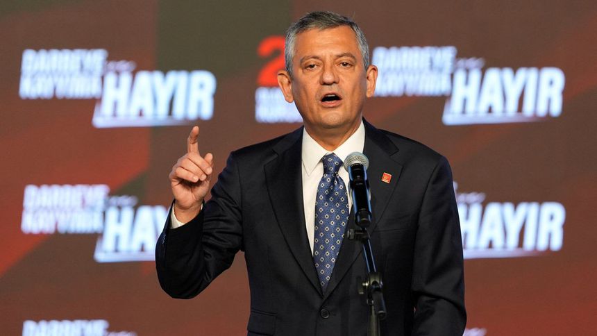 Özgür Özel: Partilerinde siyaset üretip bizimle rekabet edemediler