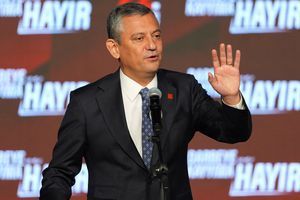 Özgür Özel yeniden CHP Genel Başkanı