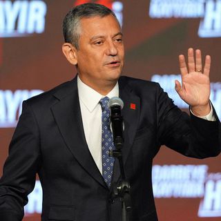 Özgür Özel yeniden CHP Genel Başkanı