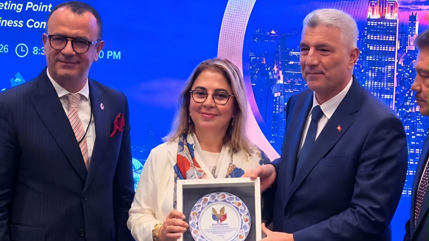 Ferda Bakay Saka’ya Türkiye-ABD ticari ilişkilerine katkı plaketi
