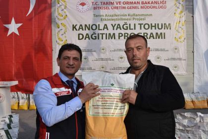 Çiftçilere kanola tohumu dağıtıldı