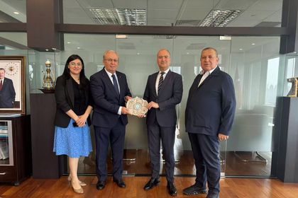 Kayseri Ticaret Odası Özbekistan ve Çin’e eş zamanlı çıkarma yaptı