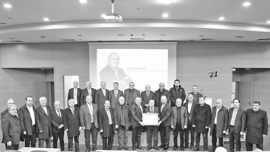 Vahap Munyar’a 'Şeref Üyeliği Beratı'