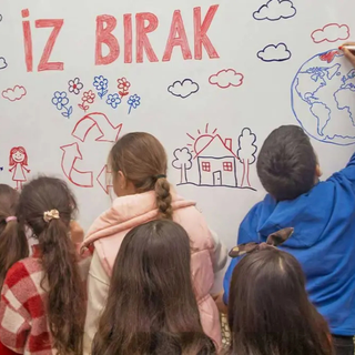 Türk Henkel’in İz Bırak Projesi, bu yıl İzmirli çocuklarla buluştu.