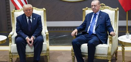 Erdoğan, Trump ile bir araya geldi: 5 uçağın sözünü aldık
