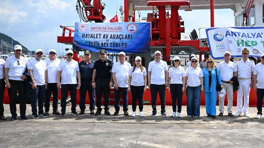 Akdeniz’de hayalet ağlar temizleniyor