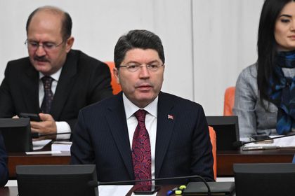 Bakan Tunç'tan 'adli emanet' açıklaması: Bankalardaki sistem adliyelerde de uygulanabilir