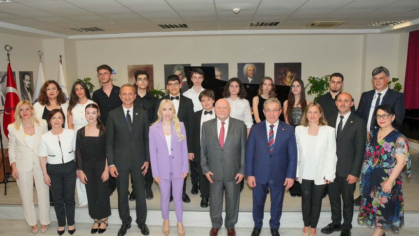 Steınway & Sons Piyanosu DEÜ Devlet Konservatuarı’nda
