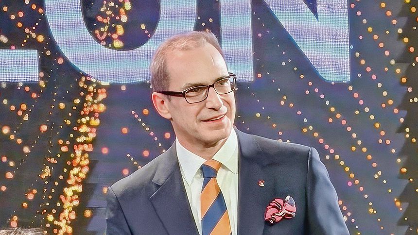 Koç’un 100. yılında sahneye sanat başrole 'unutulmaz yüzler' çıktı